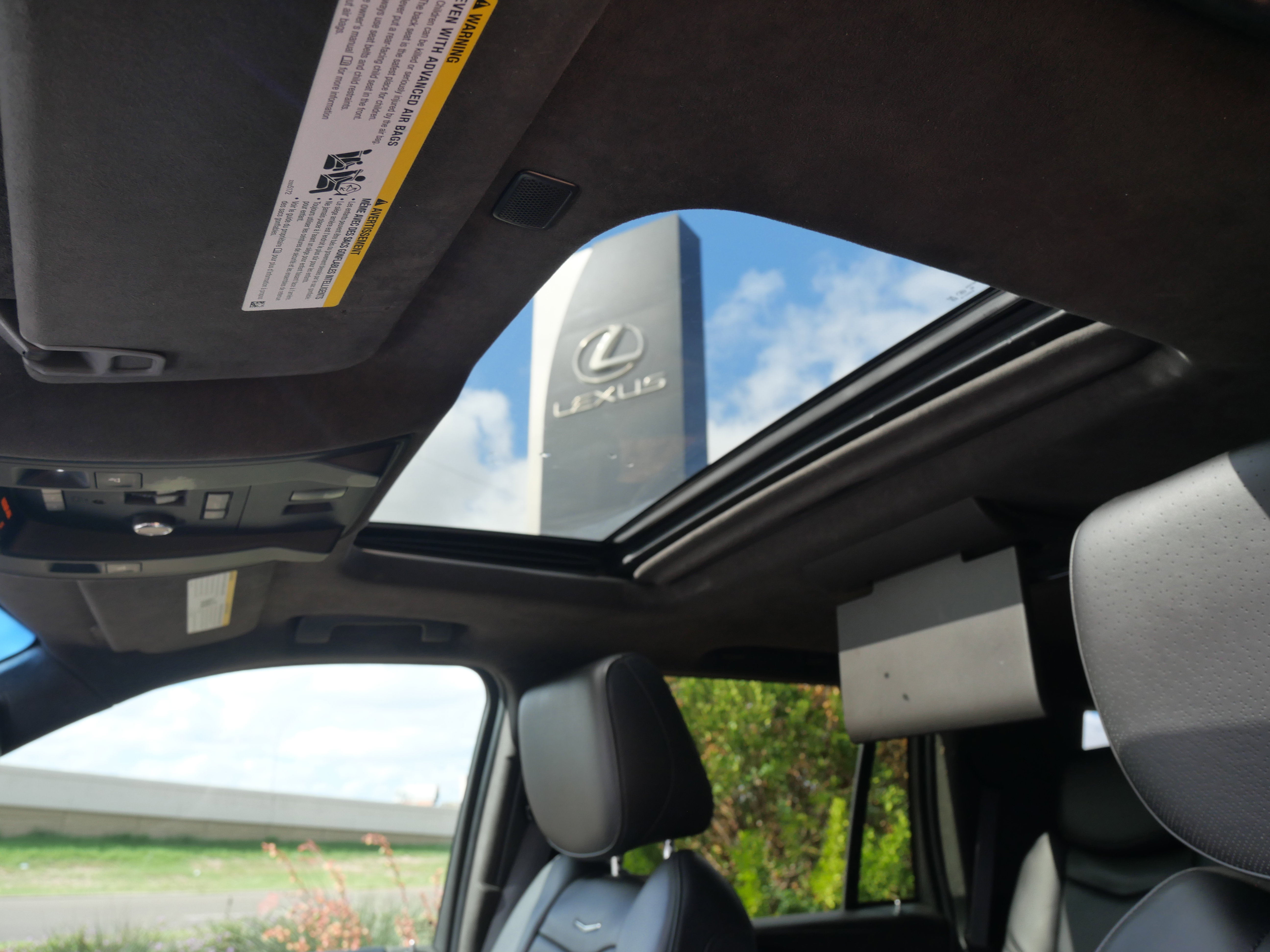 Used 2019 Cadillac Escalade Platinum w/ Escalade Sport Edition image 12