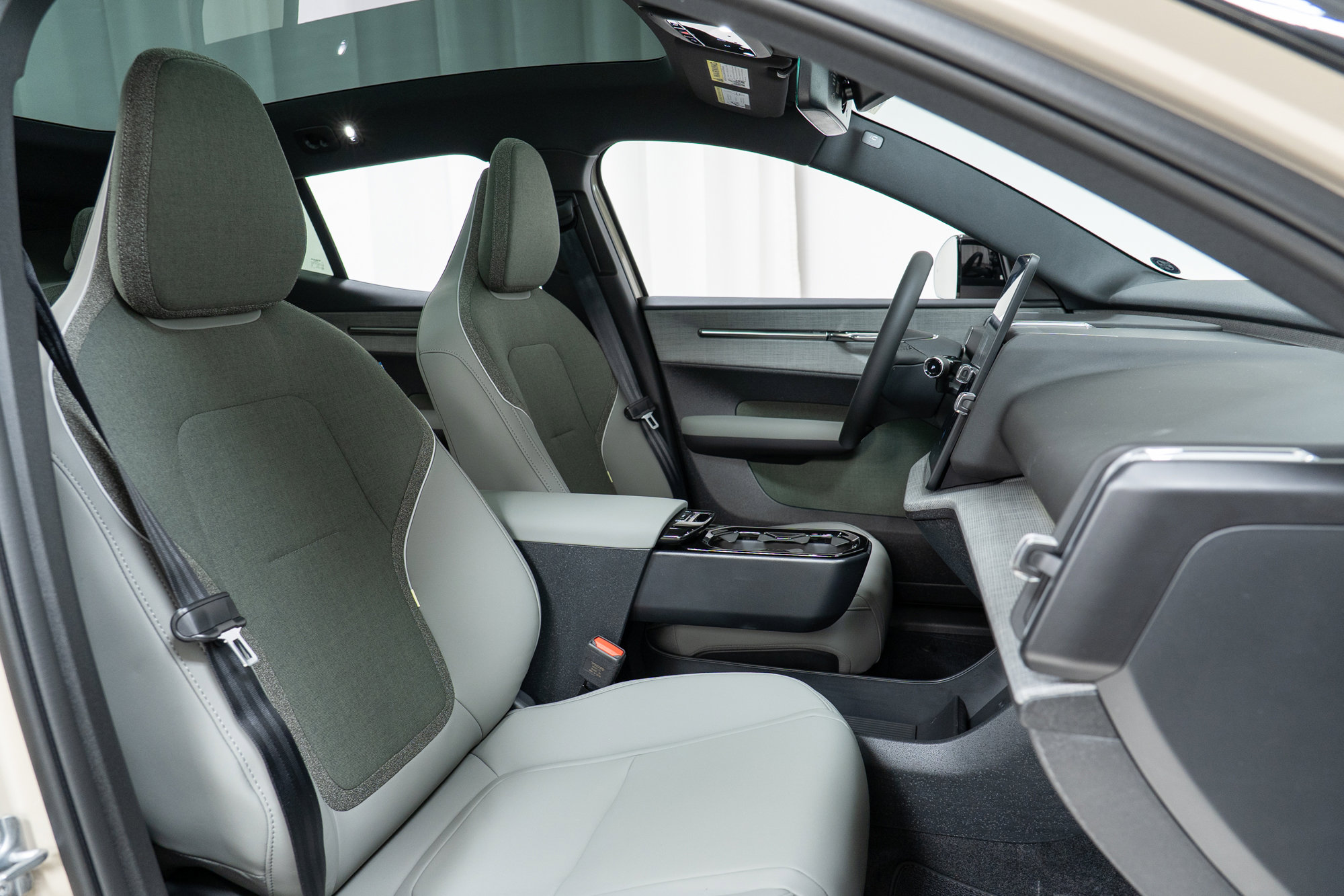 New 2026 Volvo EX30 Cross Country Ultra w/ Protection Package Premier image 26