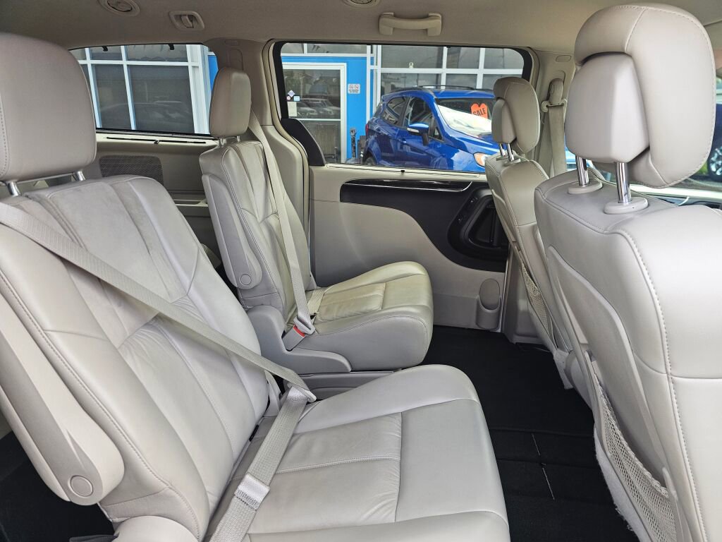 Used 2011 Chrysler Town & Country Limited FWD image 14