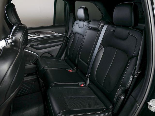 Used 2023 Jeep Grand Cherokee Overland image 13