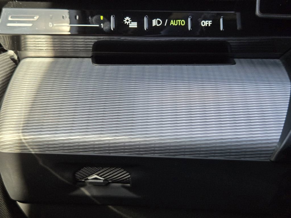 Certified 2025 BMW 530i xDrive w/ M Sport Package image 25