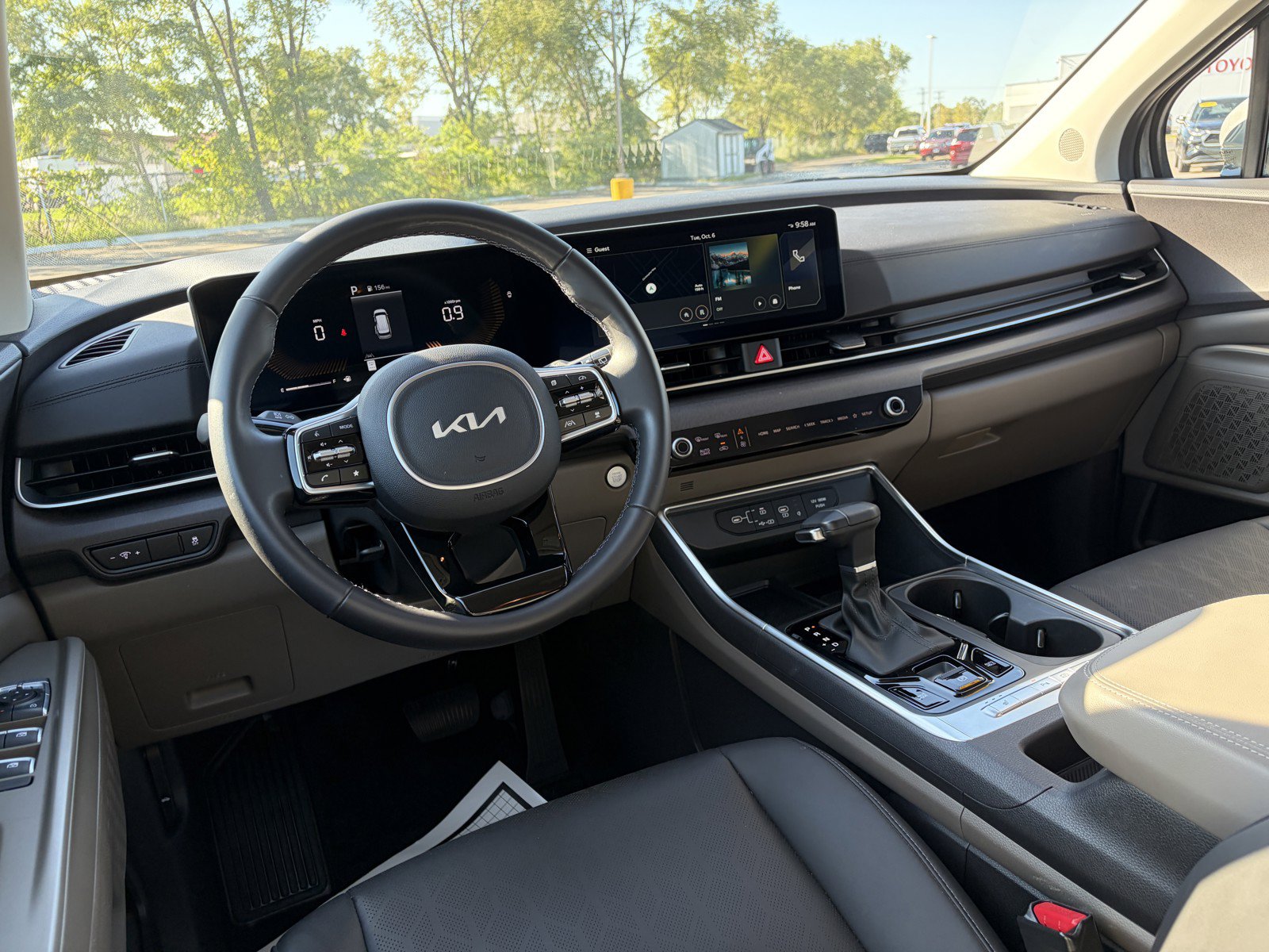 Used 2026 Kia Carnival EX FWD image 11