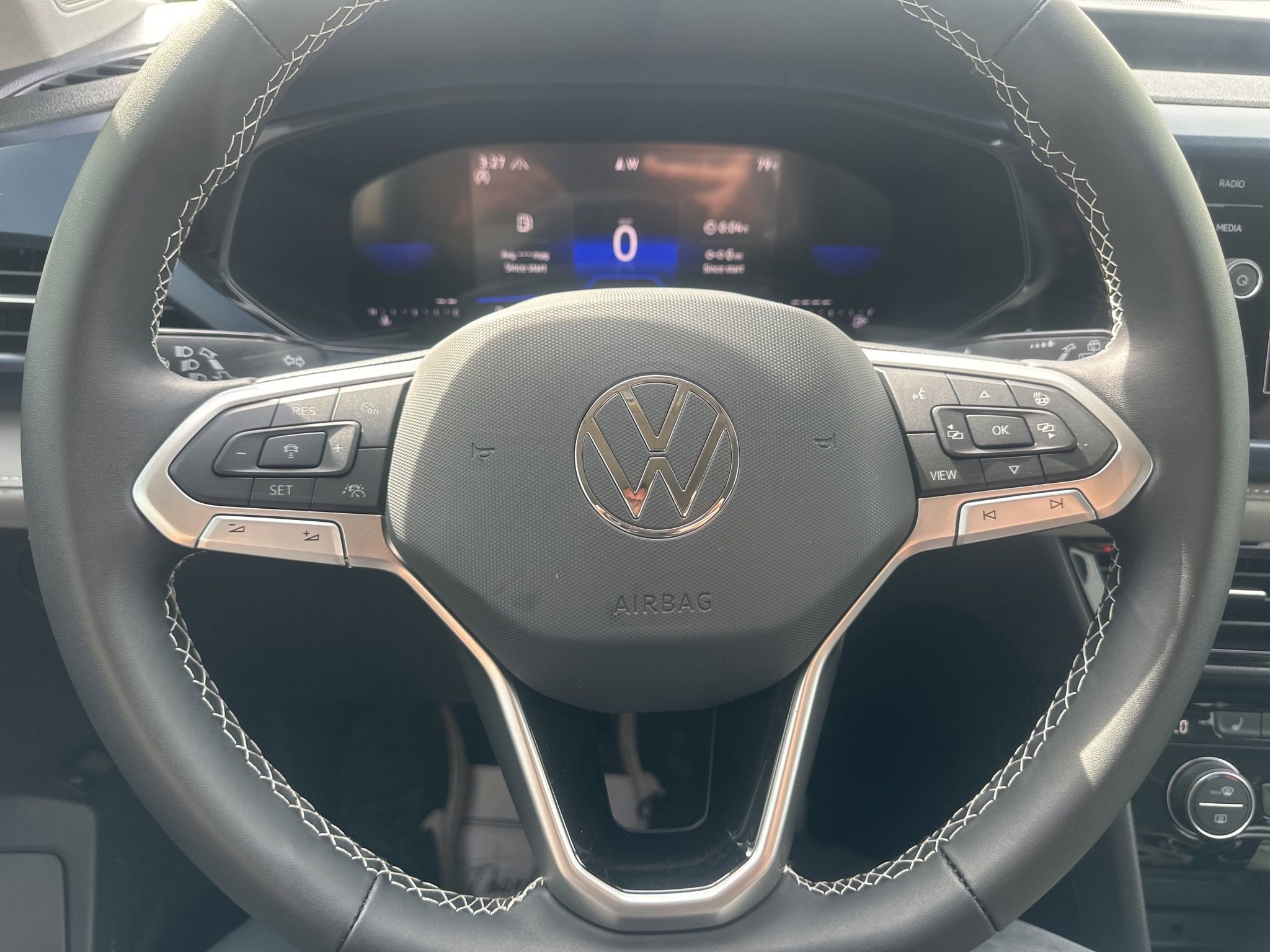 Used 2024 Volkswagen Taos SE AWD/4WD image 25