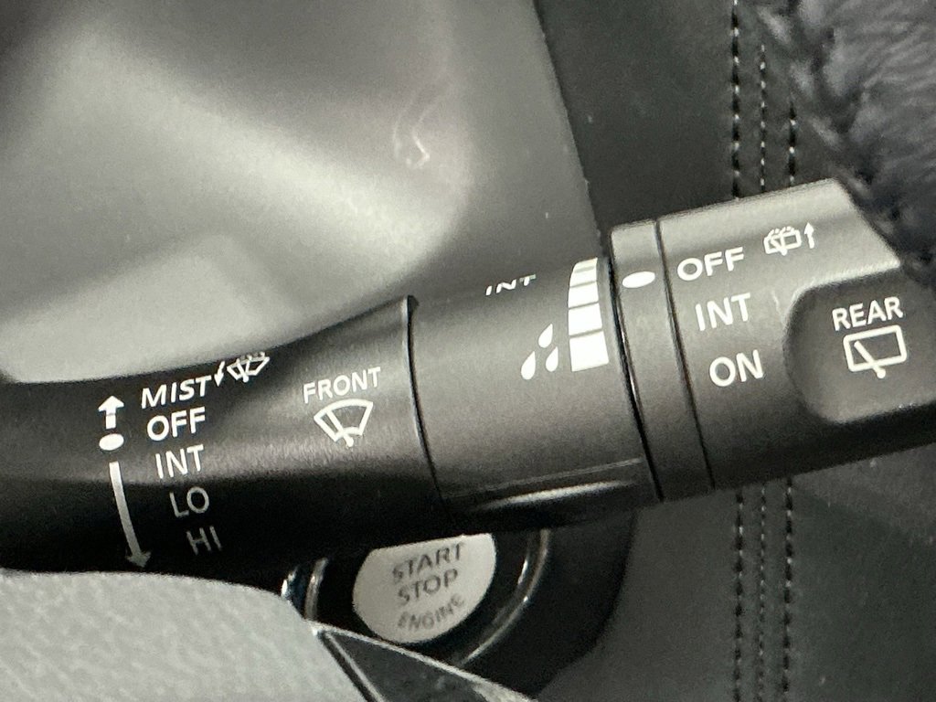 Used 2024 Nissan Armada SL w/ Captain's Chairs Package image 18