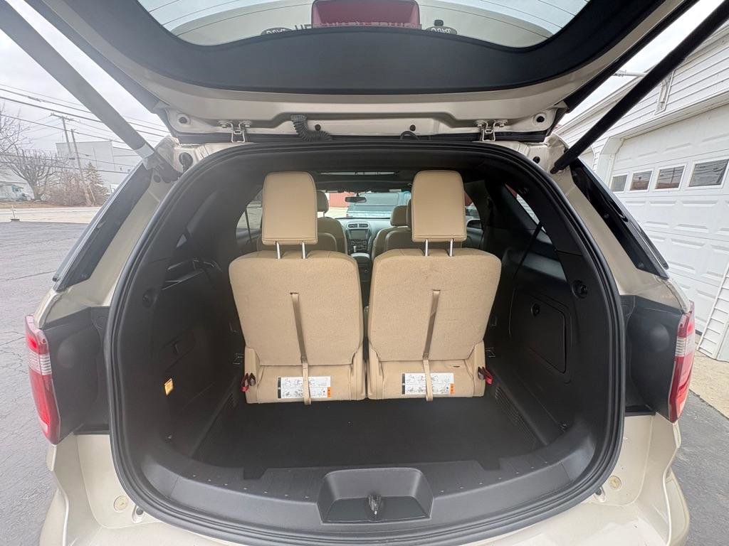 Used 2017 Ford Explorer XLT w/ Equipment Group 202A image 19