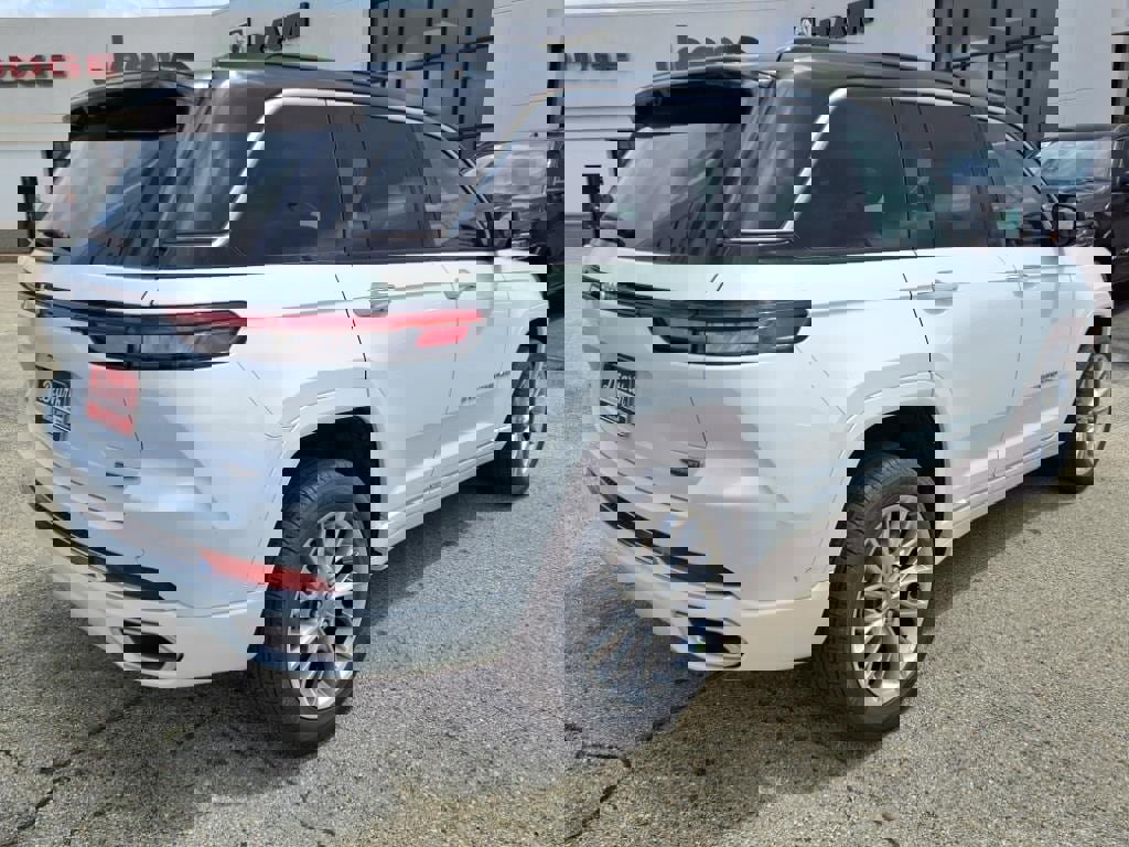 New 2025 Jeep Grand Cherokee Summit w/ Adv Protech Group IV image 3