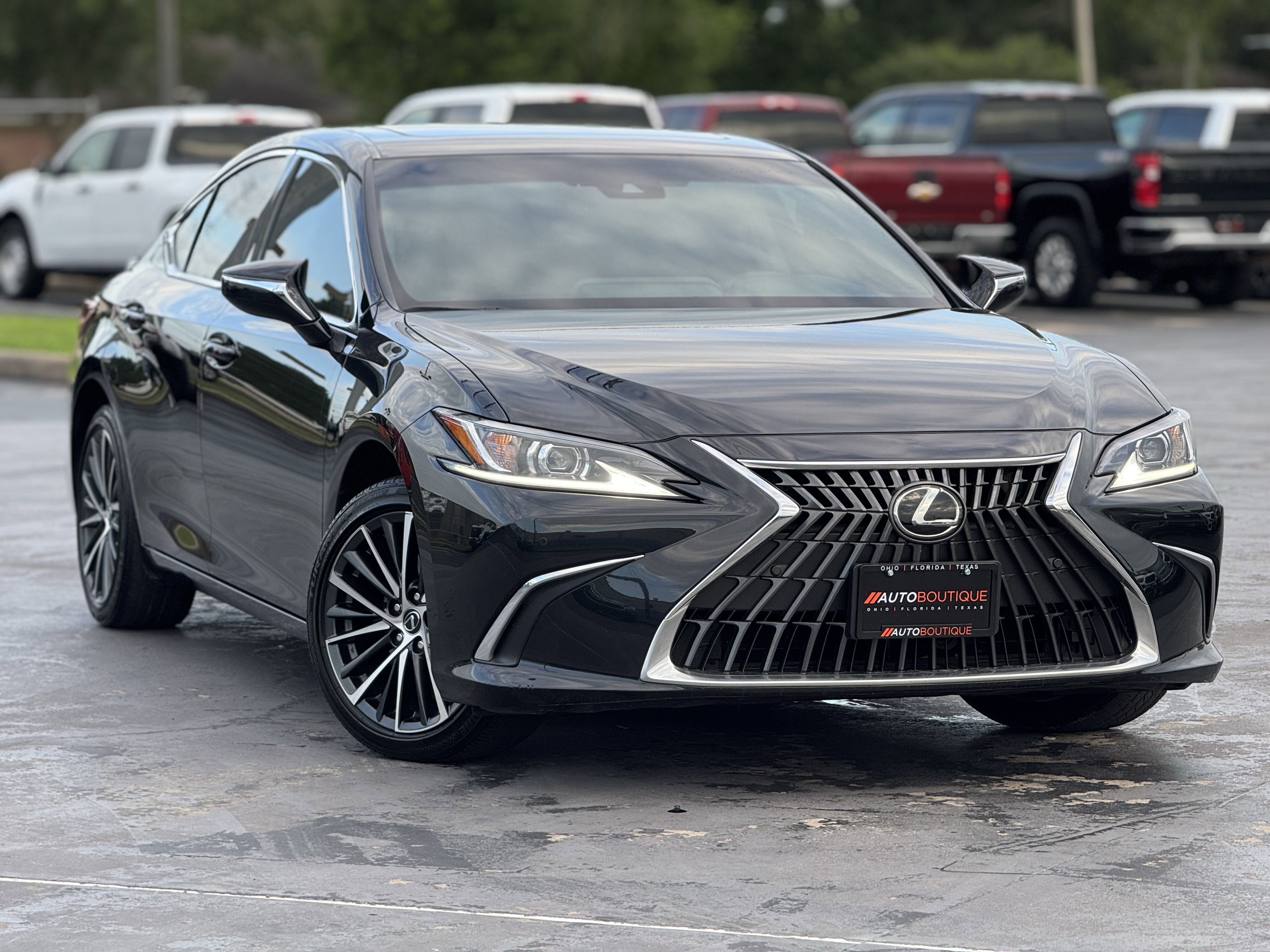 Used 2025 Lexus ES 300h w/ Premium Package image 3