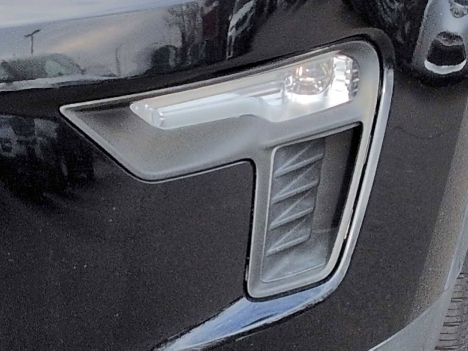 Used 2018 Ford Explorer XLT w/ Equipment Group 202A image 11