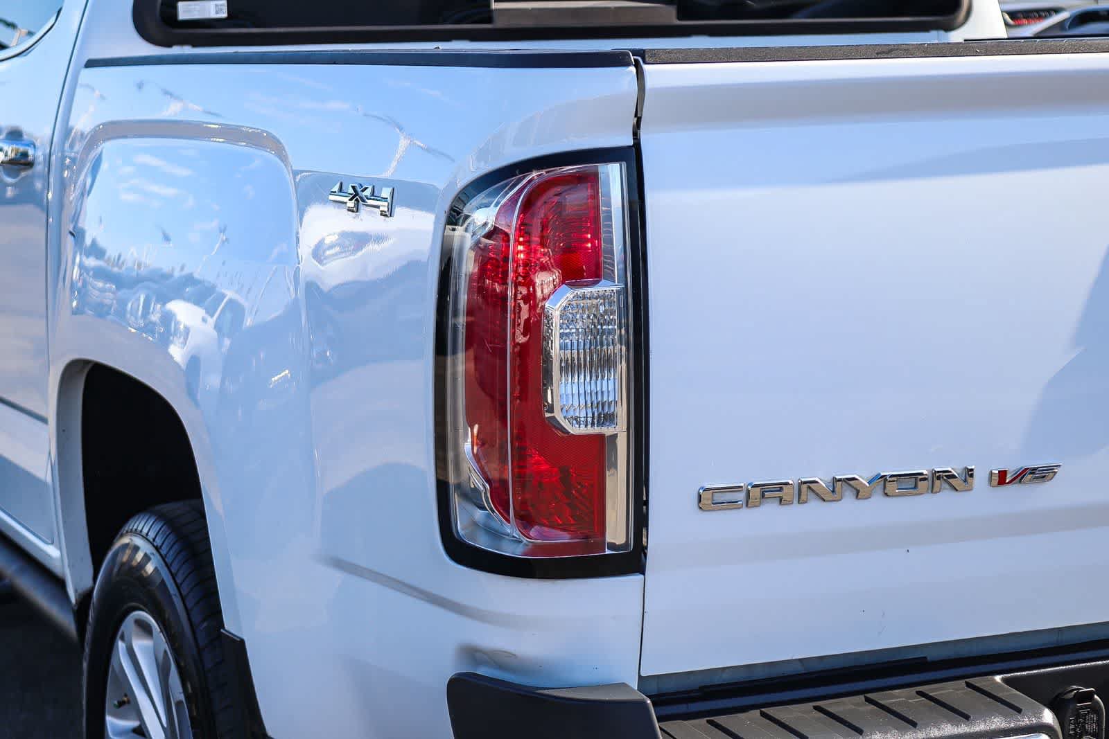 Used 2017 GMC Canyon SLT AWD/4WD image 7
