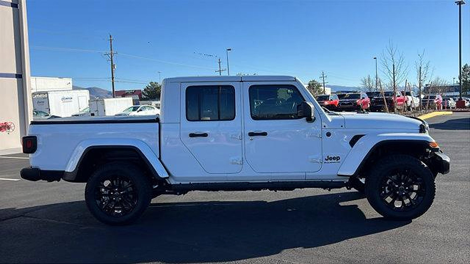 Used 2025 Jeep Gladiator Sport image 4