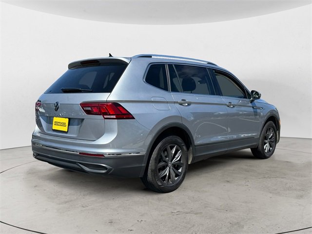 Used 2023 Volkswagen Tiguan SE w/ Panoramic Sunroof Package image 6