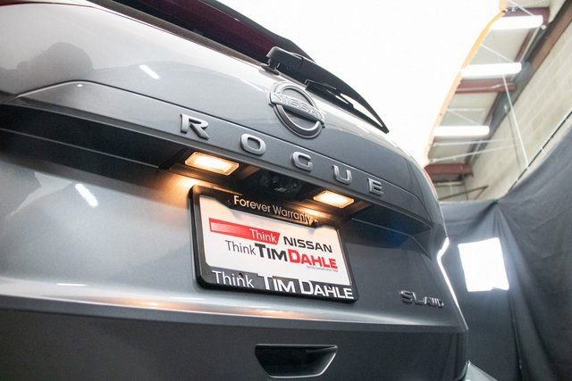 Used 2025 Nissan Rogue SL w/ Tech Package image 13