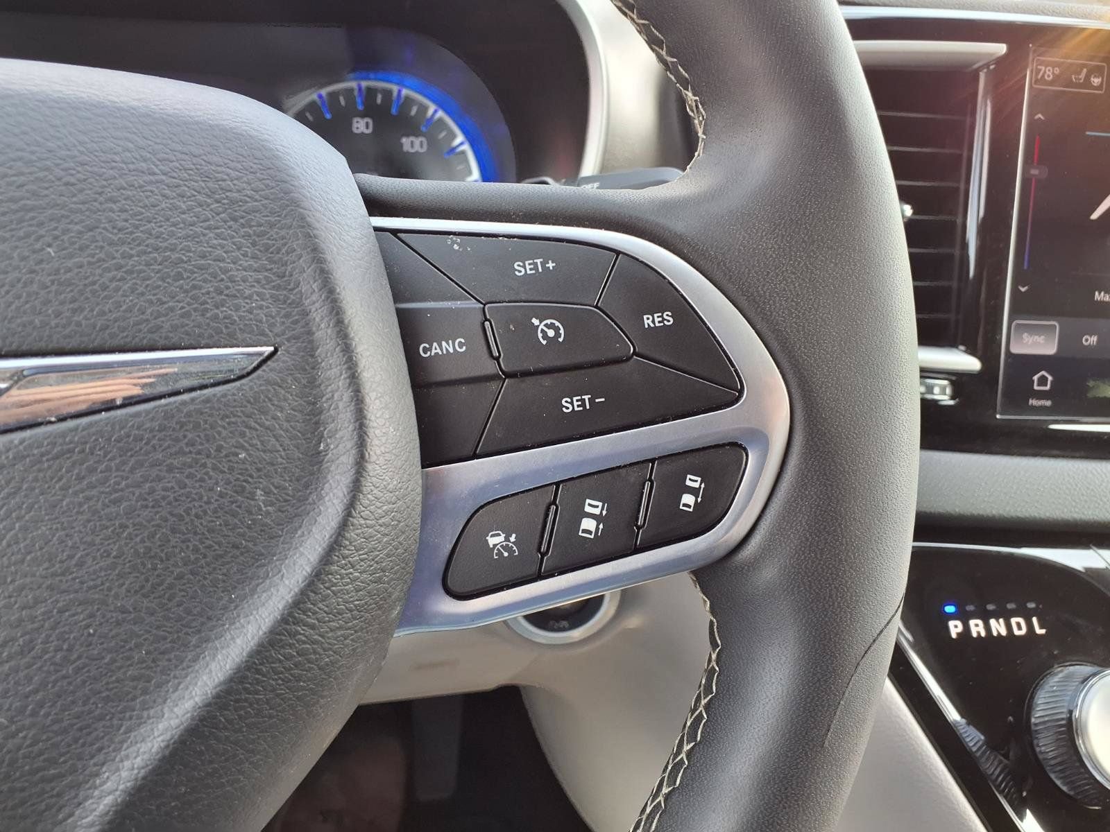 Used 2024 Chrysler Pacifica Touring-L FWD image 24