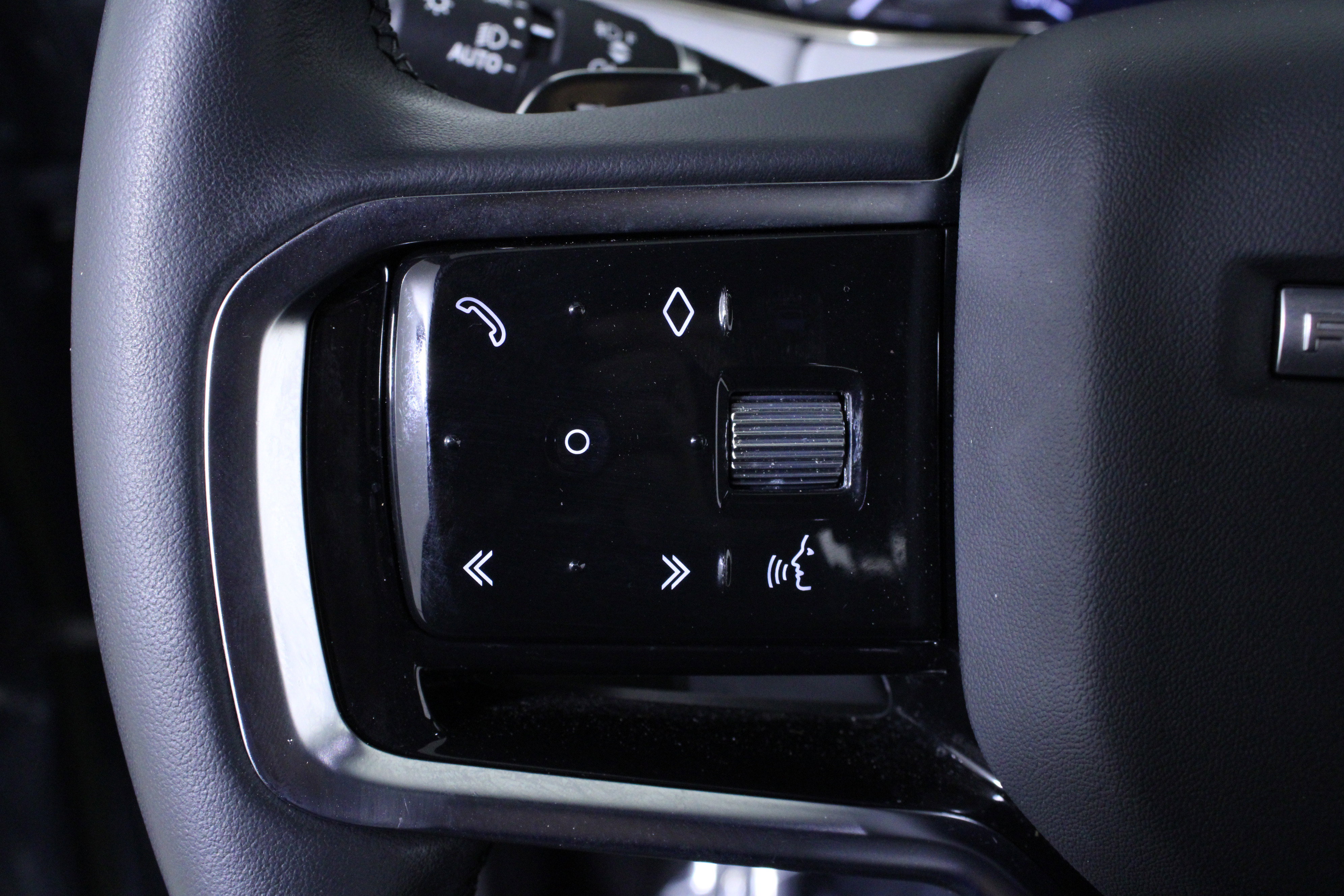 Used 2023 Land Rover Range Rover Evoque R-Dynamic SE image 21