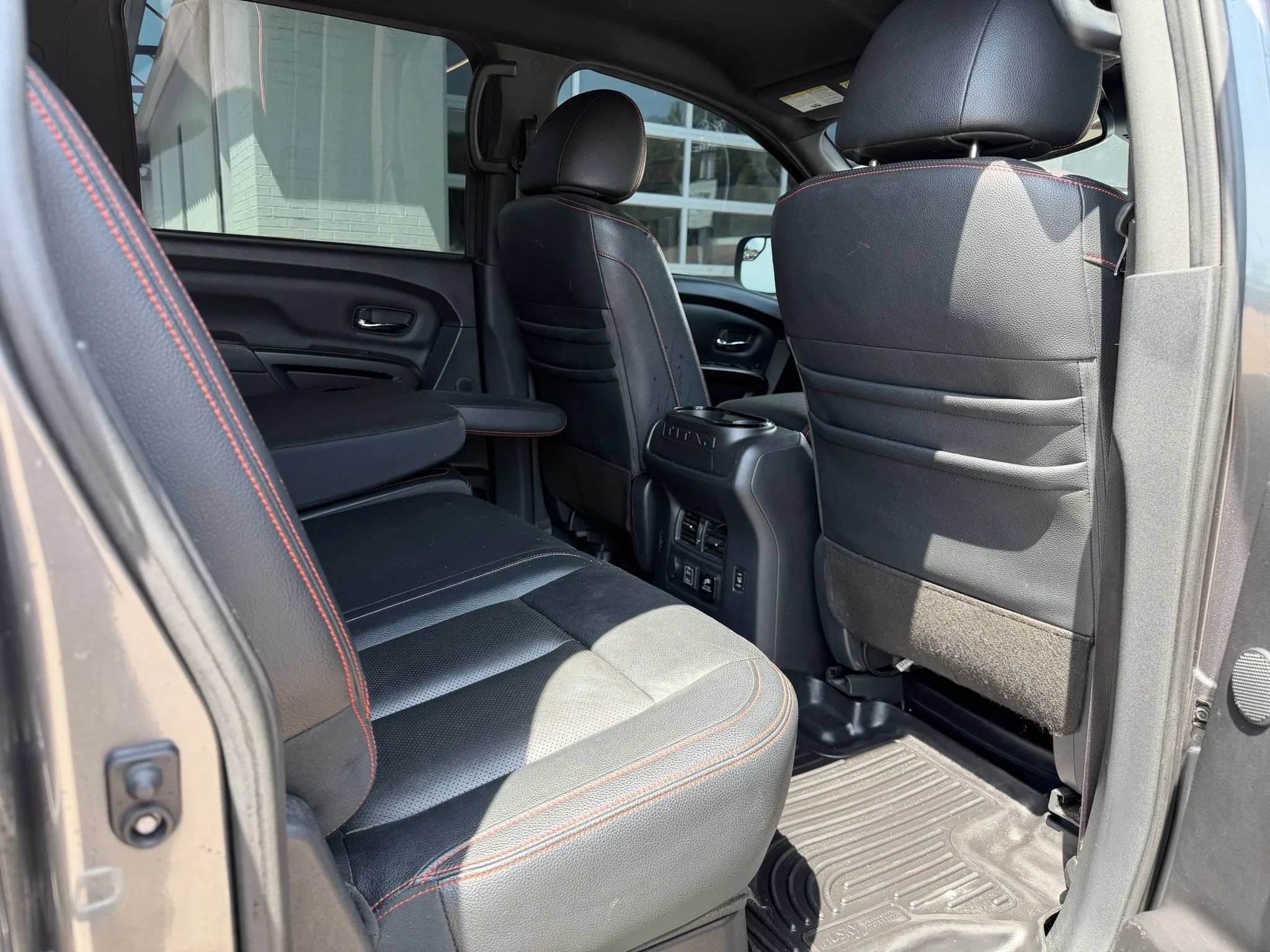 Used 2020 Nissan Titan PRO-4X w/ Pro-4x Convenience Package AWD/4WD image 8