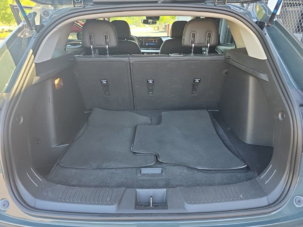 Used 2025 Chevrolet Trax LT FWD image 33