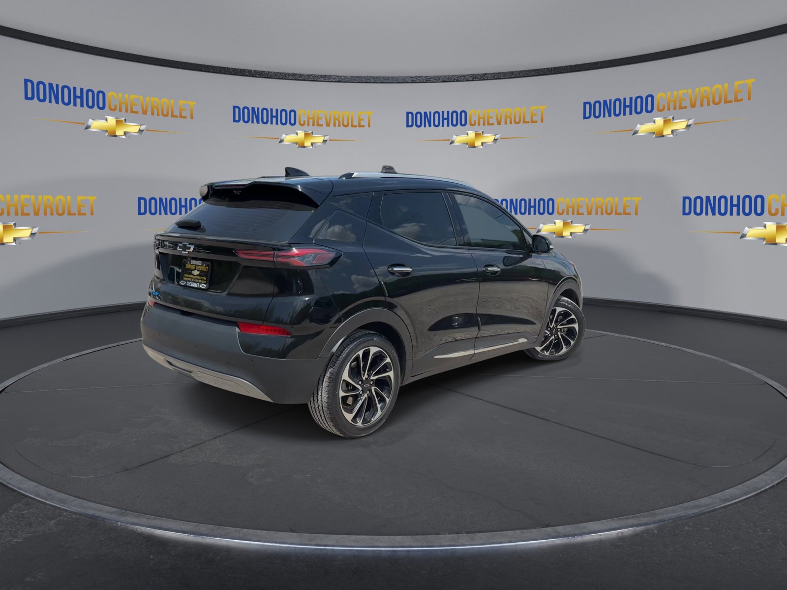 Used 2022 Chevrolet Bolt EUV Premier w/ Sun & Sound Package FWD image 11