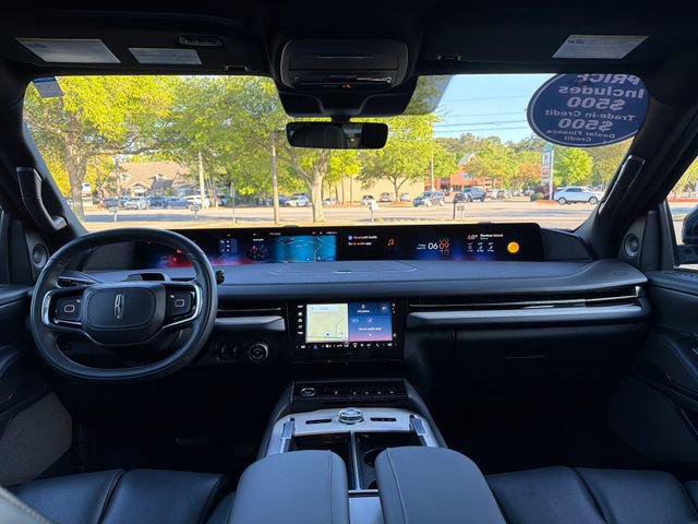 Used 2025 Lincoln Navigator L Reserve w/ Jet Appearance Package image 15