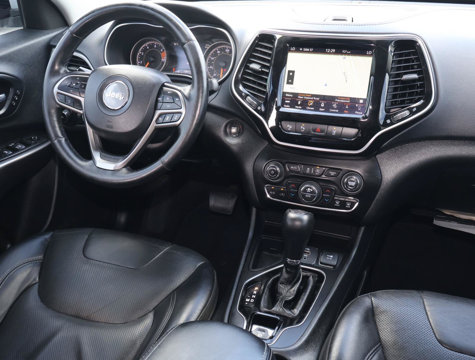 Used 2019 Jeep Cherokee Limited w/ Technology Group FWD image 11