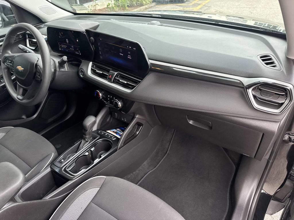 Used 2025 Chevrolet TrailBlazer LT FWD image 13