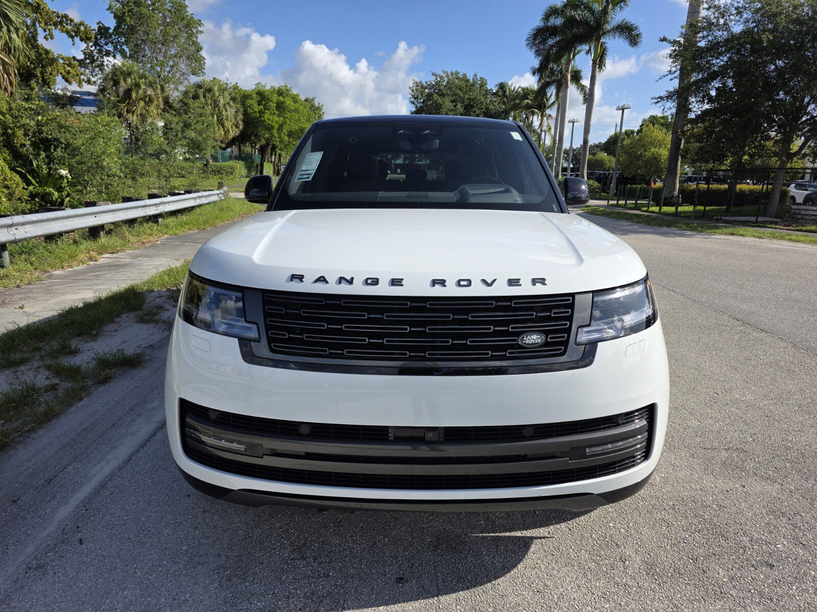 New 2026 Land Rover Range Rover Long Wheelbase SE AWD/4WD image 8