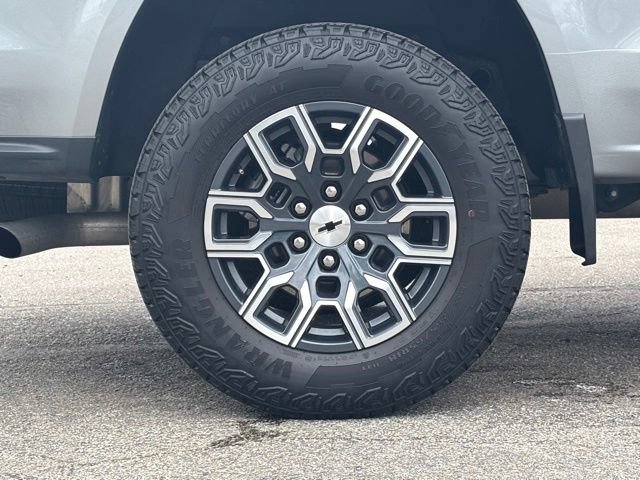 Used 2024 Chevrolet Colorado Z71 w/ Z71 Convenience Package 2 AWD/4WD image 3