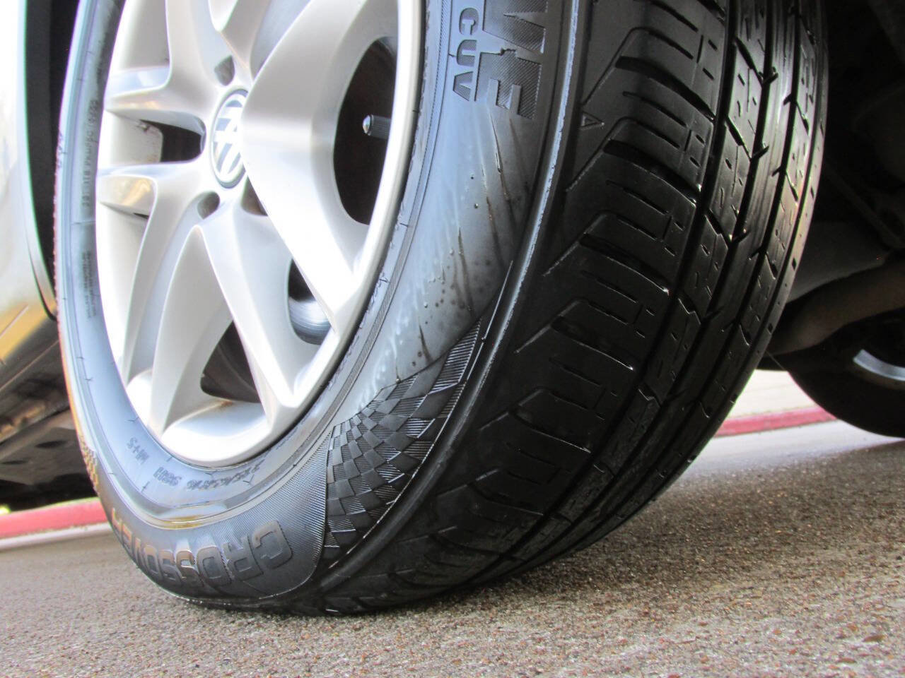 Used 2011 Volkswagen Tiguan S FWD image 29