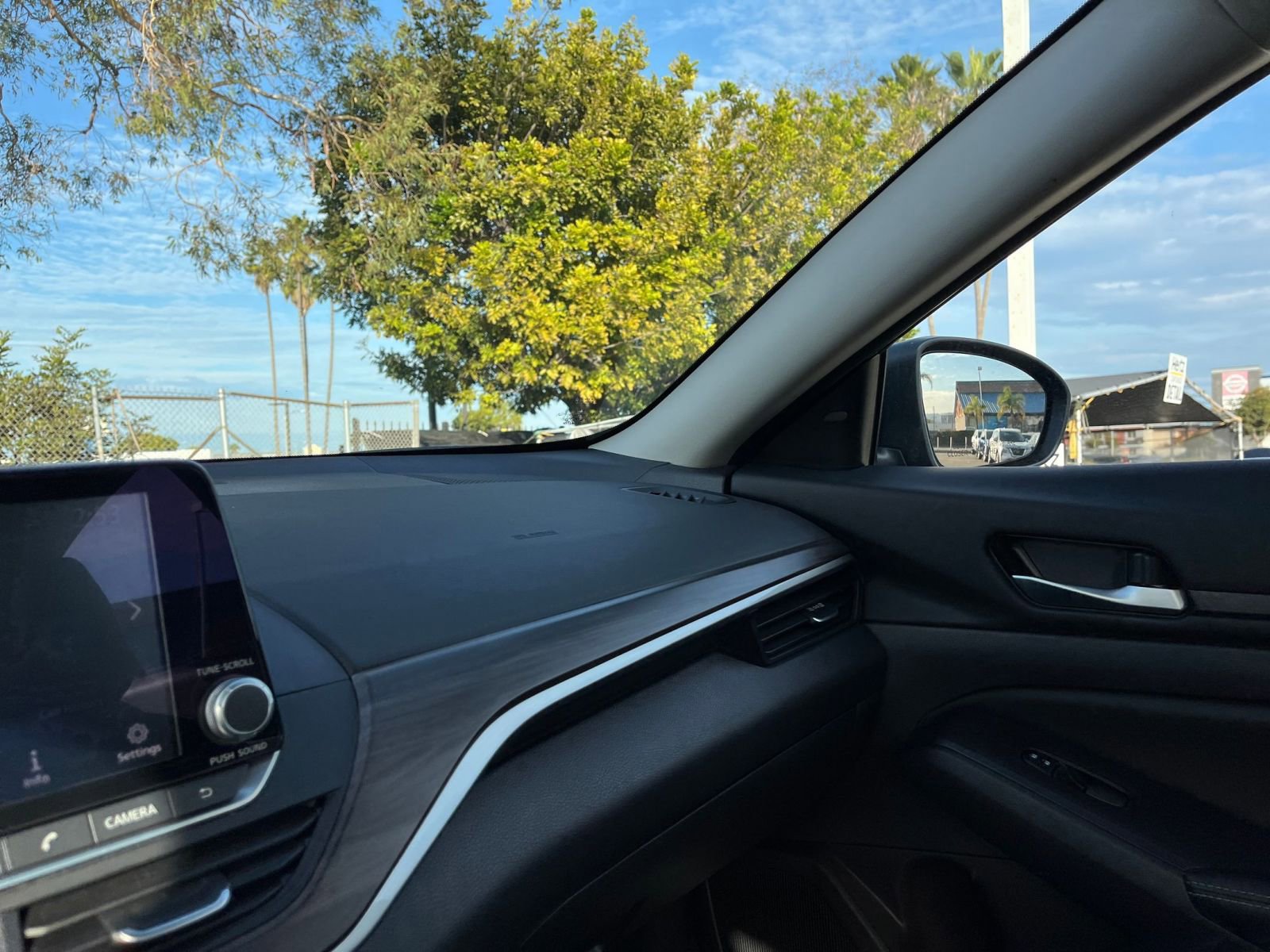 Used 2025 Nissan Altima 2.5 SV image 35