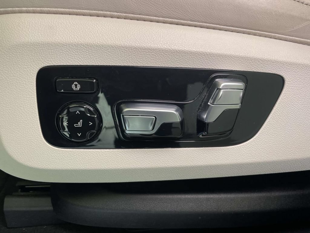 Used 2021 BMW X5 M50i w/ Parking Assistance Package AWD/4WD image 15