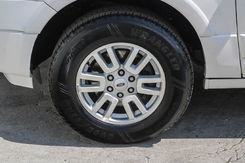 Used 2014 Ford Expedition Limited w/ Equipment Group 301A RWD image 9
