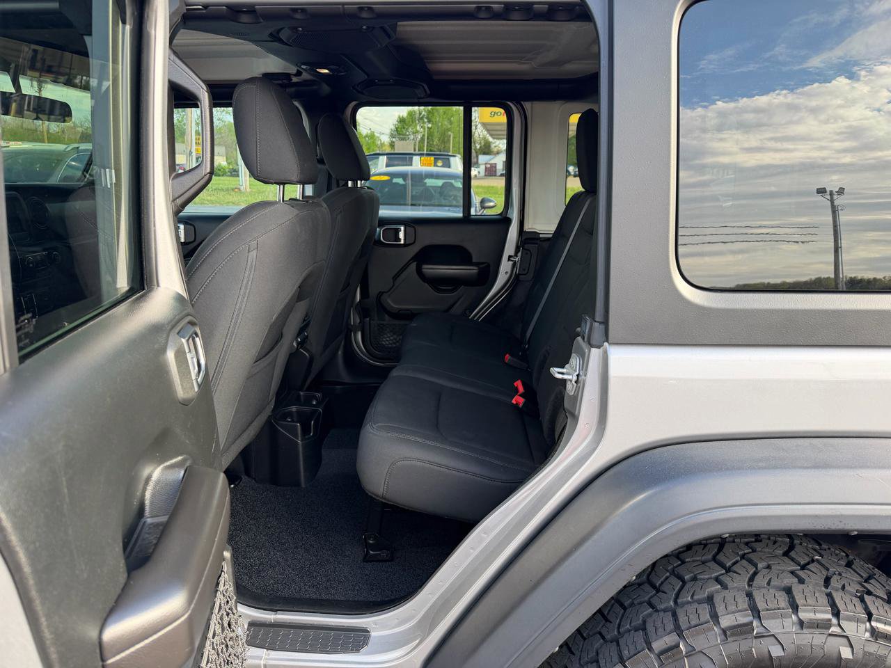 Used 2018 Jeep Wrangler Unlimited Sport S image 12