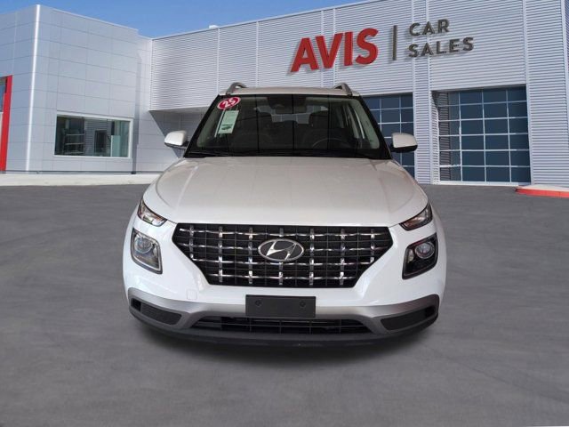 Used 2025 Hyundai Venue SEL FWD image 2
