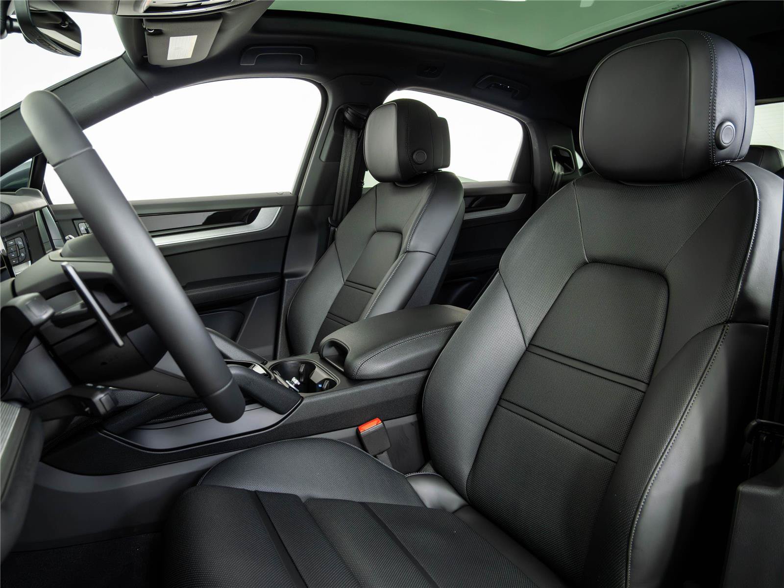 Certified 2026 Porsche Cayenne Coupe AWD/4WD image 5