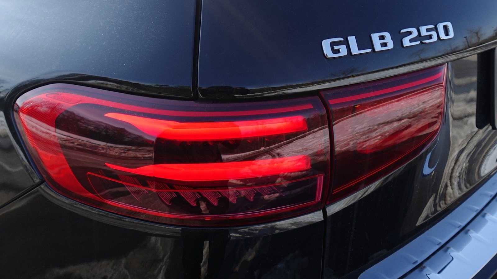 Used 2026 Mercedes-Benz GLB 250 4MATIC image 11