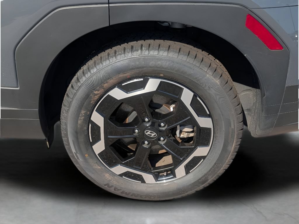 Used 2025 Hyundai Santa Fe SEL FWD image 3