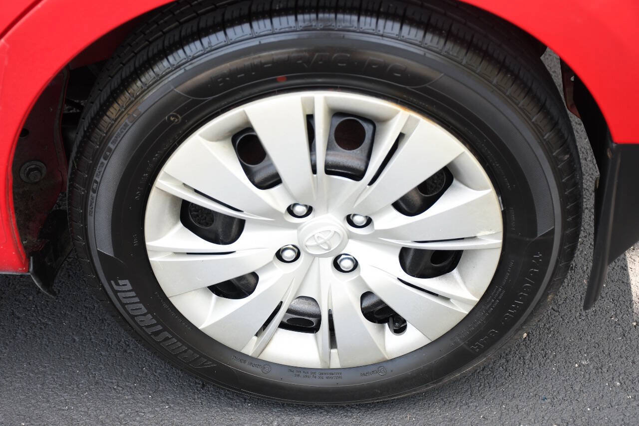Used 2013 Toyota Yaris LE FWD image 34