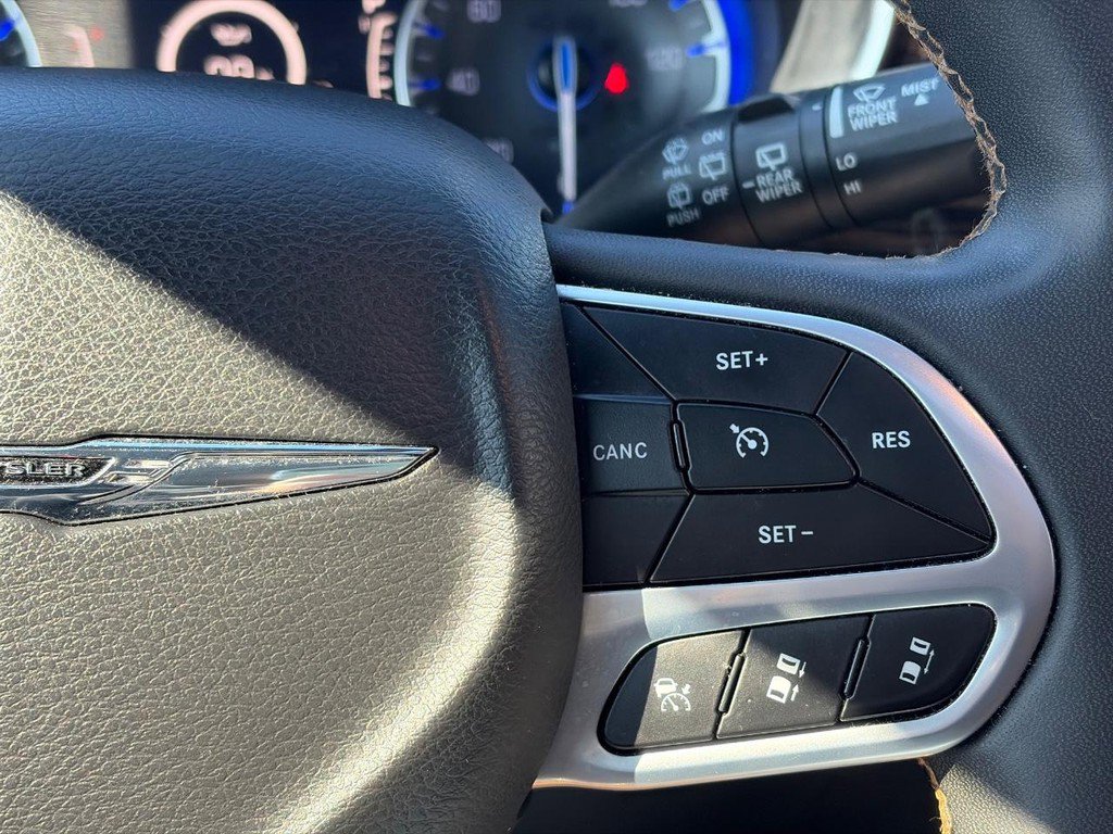 Used 2022 Chrysler Pacifica Pinnacle AWD/4WD image 26