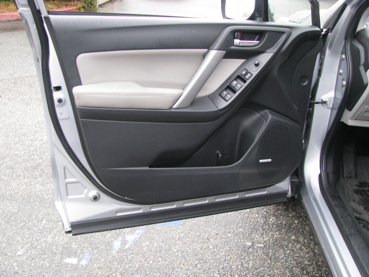 Used 2016 Subaru Forester 2.5i Touring w/ Eyesight & Navigation System image 9