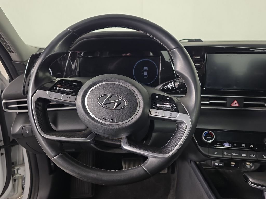 Used 2021 Hyundai Elantra SEL w/ Convenience + Premium Package image 10