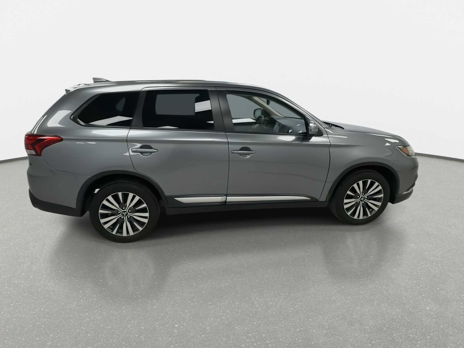 Used 2020 Mitsubishi Outlander SE AWD/4WD image 9