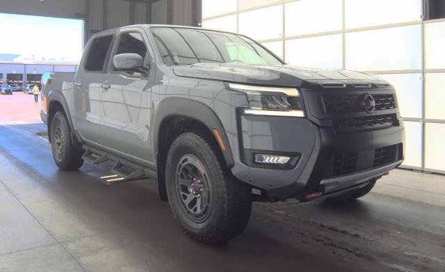 Used 2025 Nissan Frontier PRO-4X AWD/4WD image 2