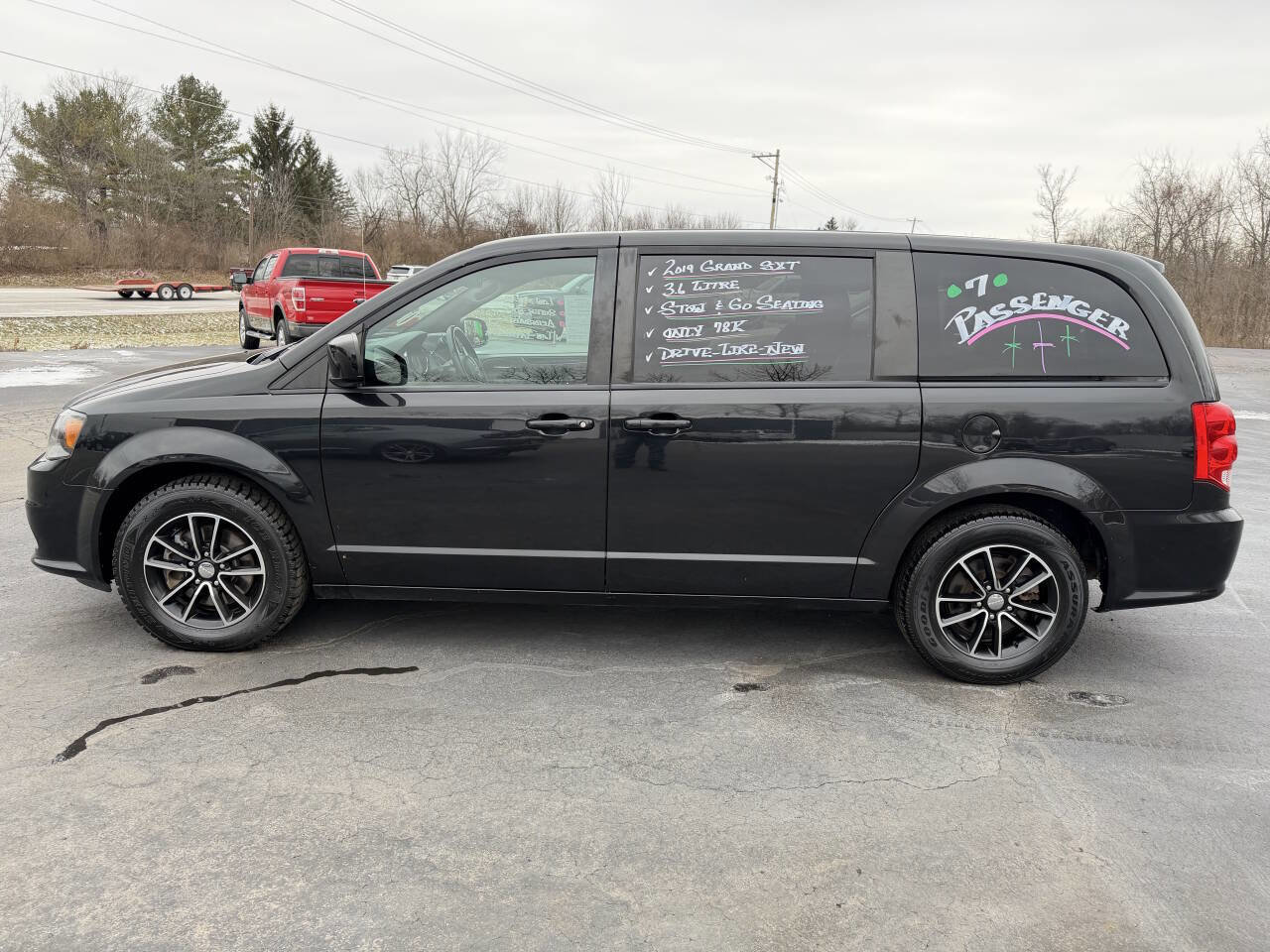 Used 2019 Dodge Grand Caravan SE image 2