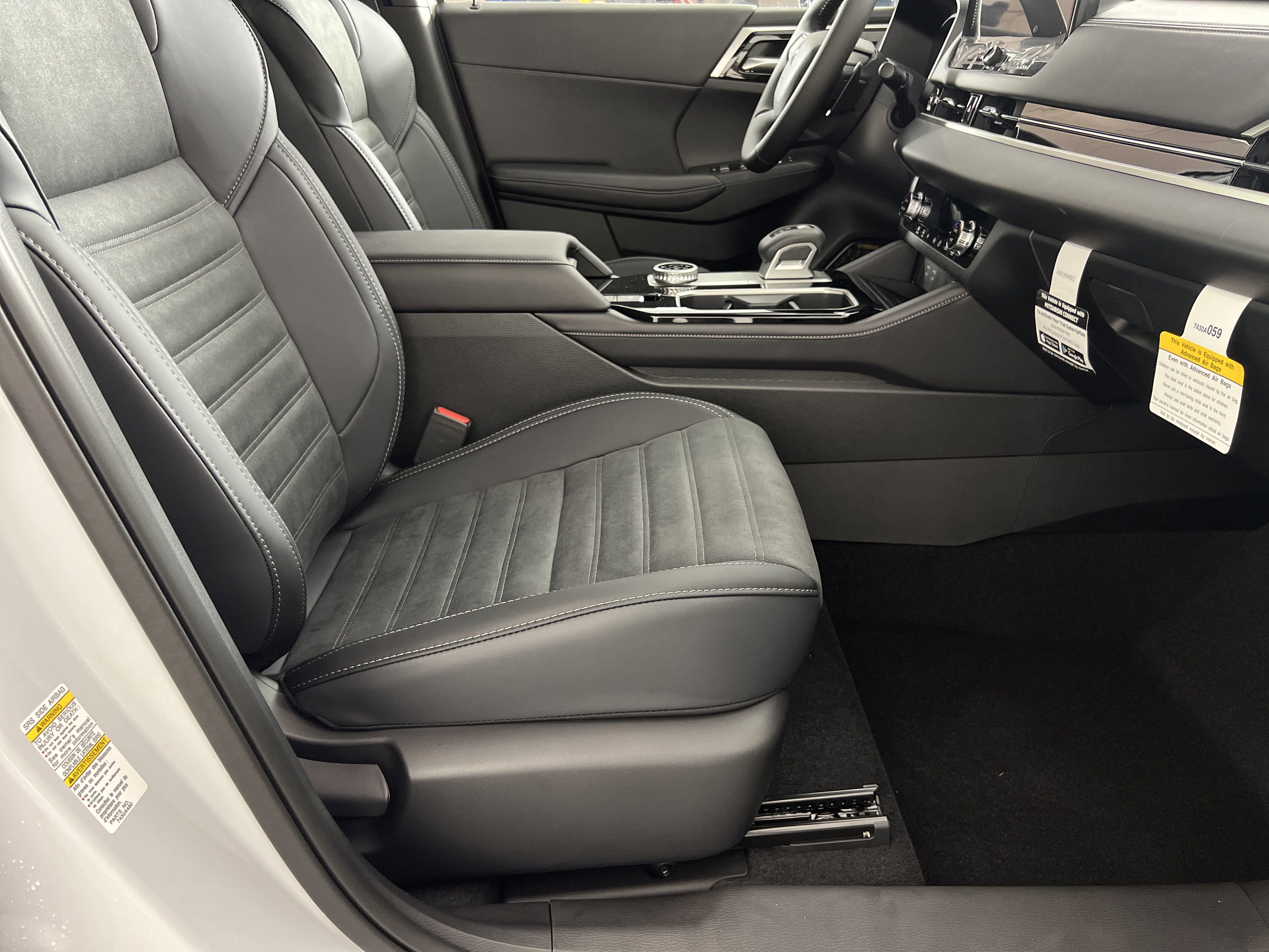 New 2025 Mitsubishi Outlander SE image 14