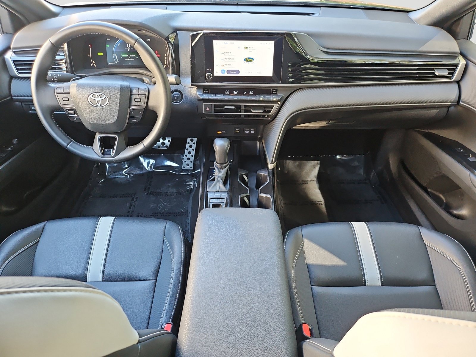 Used 2025 Toyota Camry SE FWD image 16