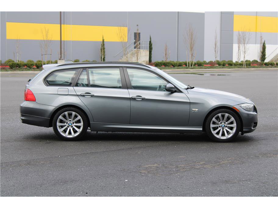 Used 2011 BMW 328i xDrive Wagon image 4