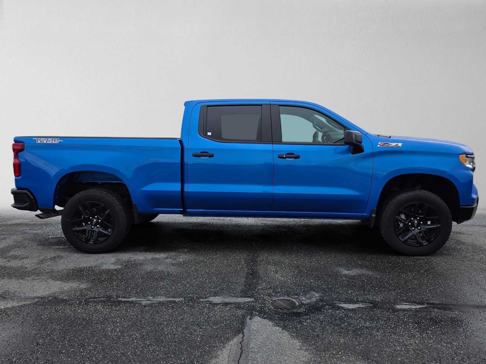 Used 2025 Chevrolet Silverado 1500 LT Trail Boss AWD/4WD image 2