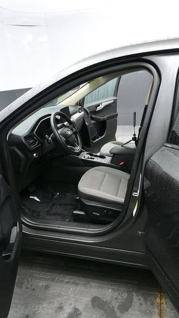 Used 2020 Ford Escape SE image 16