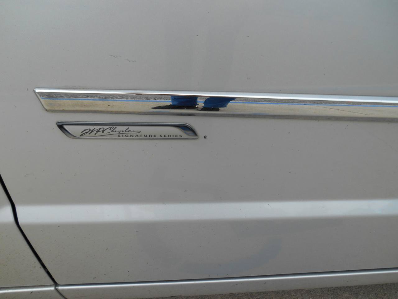 Used 2010 Chrysler Town & Country Touring FWD image 15