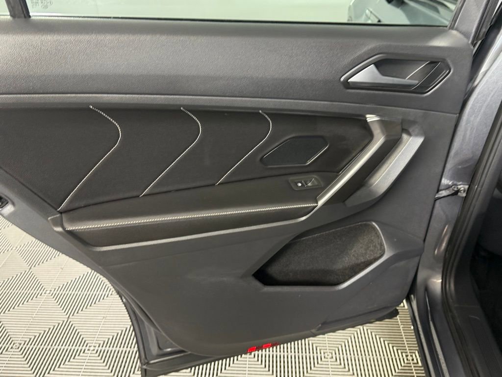 Used 2022 Volkswagen Tiguan SE image 28