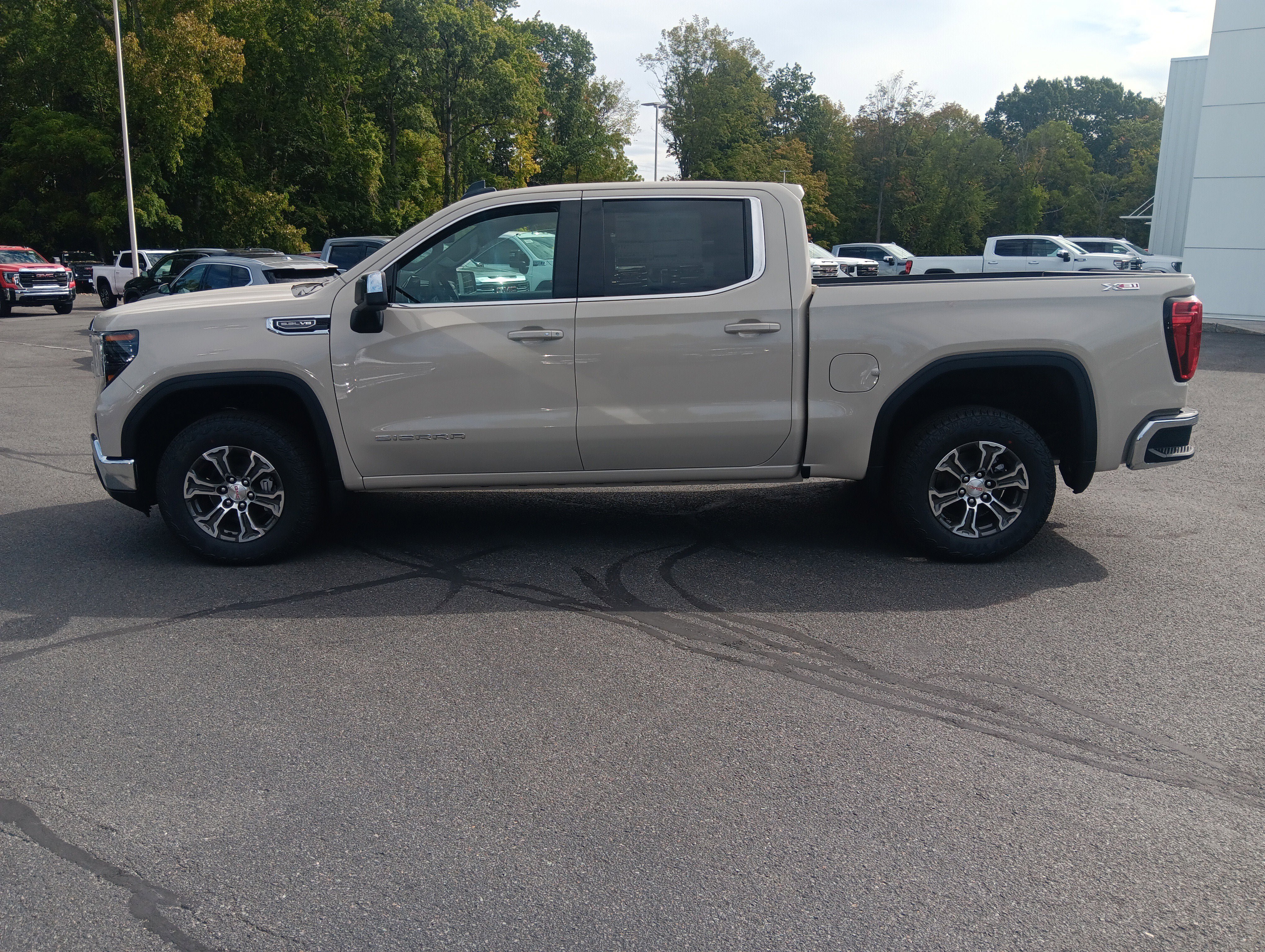 New 2026 GMC Sierra 1500 SLE w/ X31 Off-Road Package AWD/4WD image 2
